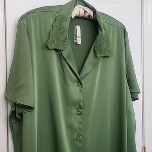 Cacique 26/28 satiny and lace green nightshirt
